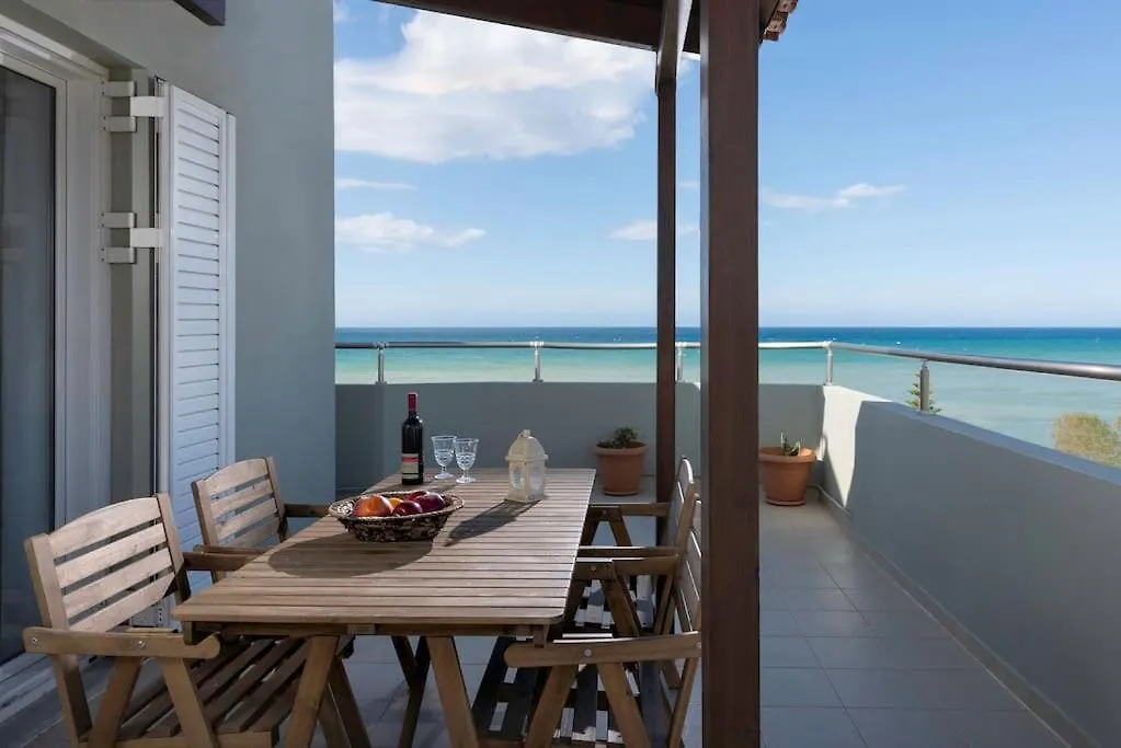 Coastal Key Penthouse Overlooking The Sea location